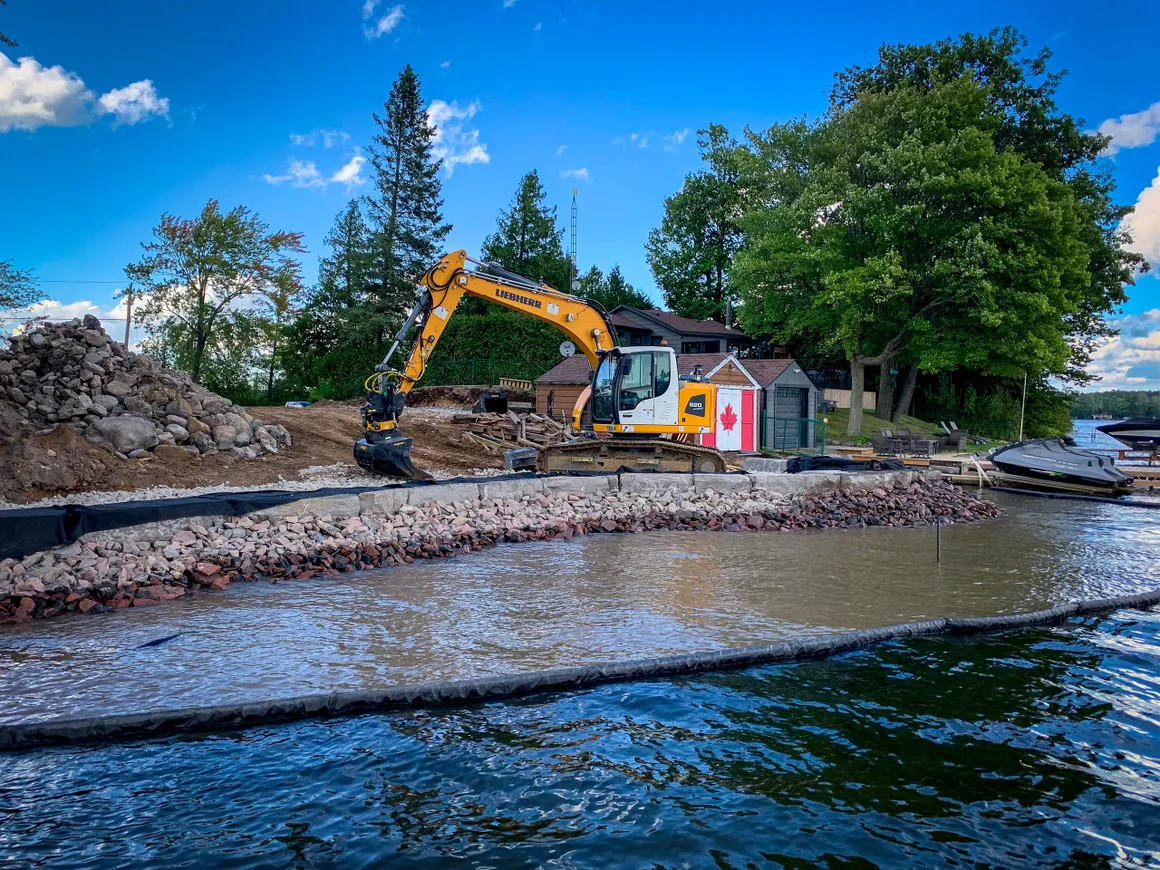 Fraser's Liebherr 920 excavator working on a lakeside shoreline build